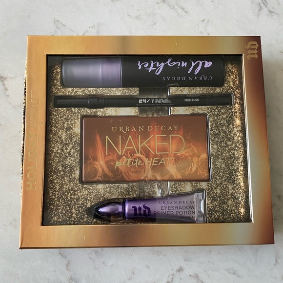 Holiday set - Picture 2 of 2